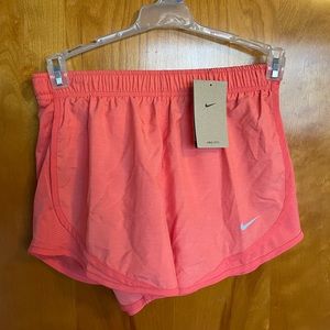 Nike women’s coral tempo running shorts sz small